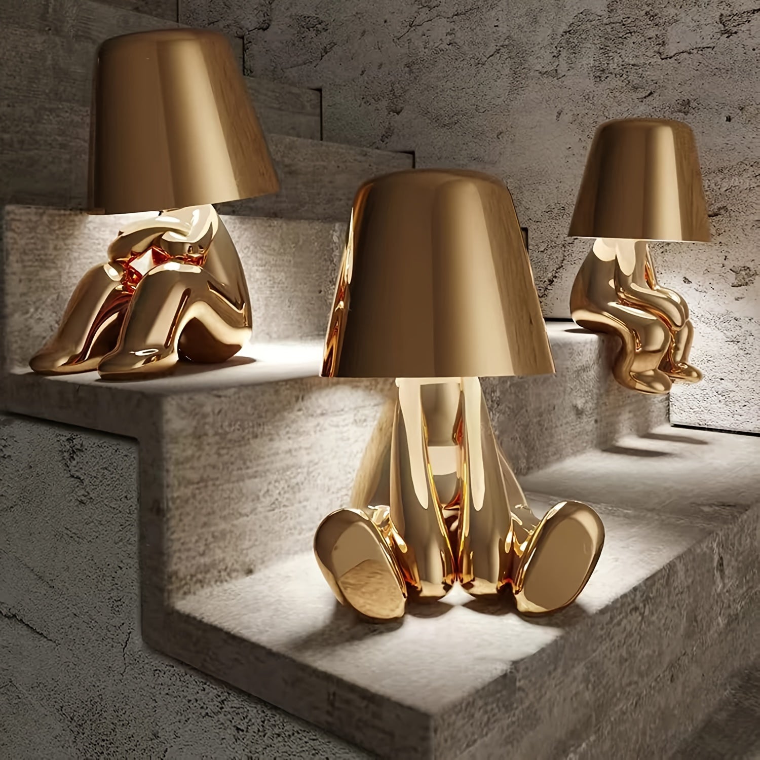 Luminária Pensador Dourado USB LED